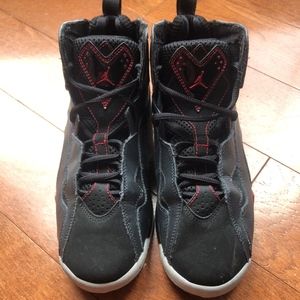 Boys Jordan Flights (4.5Y)